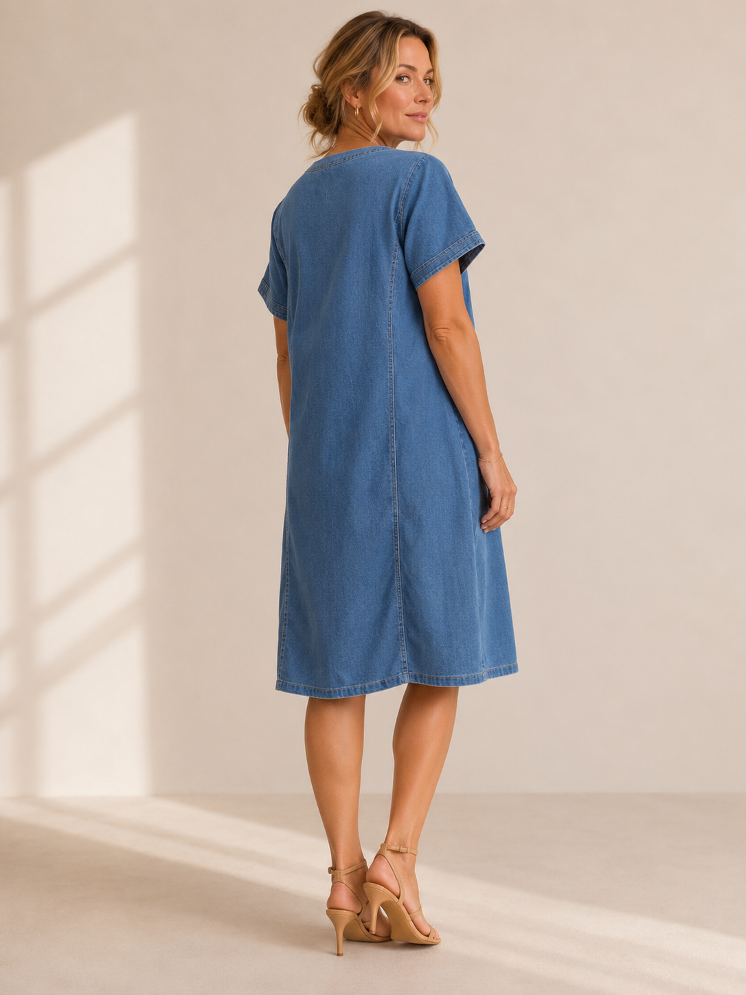 Thea – Legeres Jeanskleid mit V-Ausschnitt